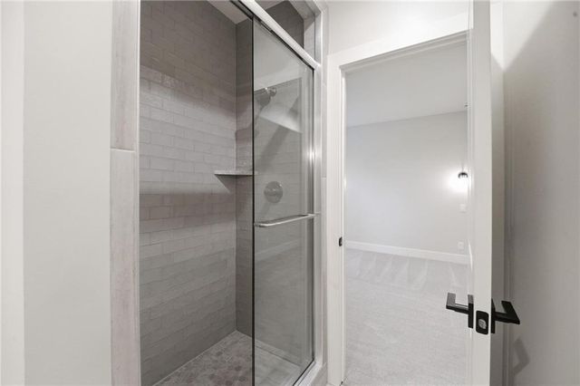 100 Dunhill Court, Loch Lloyd, MO 64012