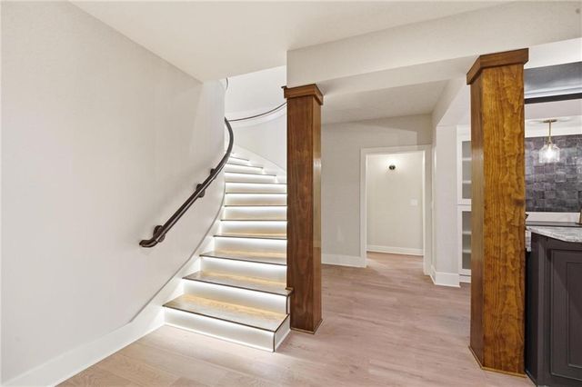 100 Dunhill Court, Loch Lloyd, MO 64012