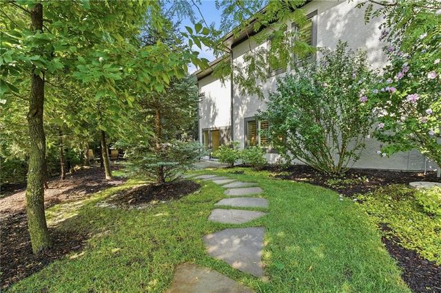 100 Dunhill Court, Loch Lloyd, MO 64012