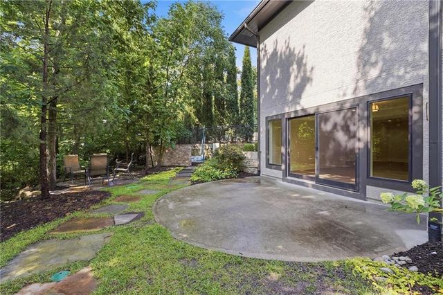 100 Dunhill Court, Loch Lloyd, MO 64012