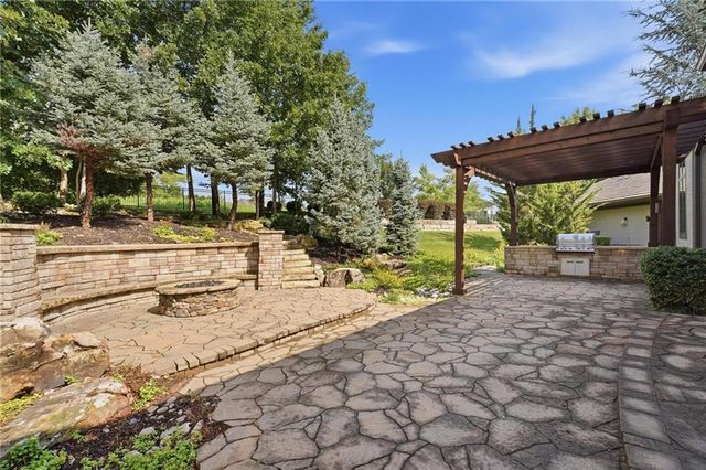 100 Dunhill Court, Loch Lloyd, MO 64012