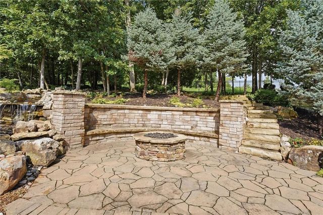 100 Dunhill Court, Loch Lloyd, MO 64012
