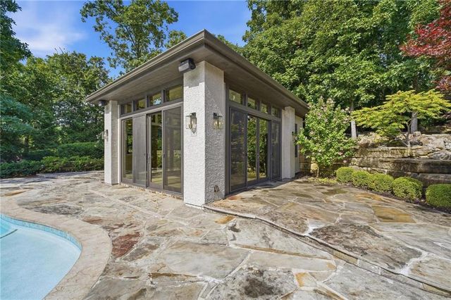 100 Dunhill Court, Loch Lloyd, MO 64012