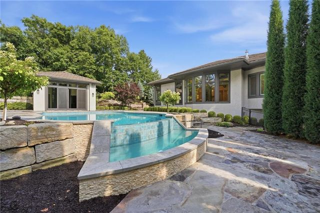100 Dunhill Court, Loch Lloyd, MO 64012