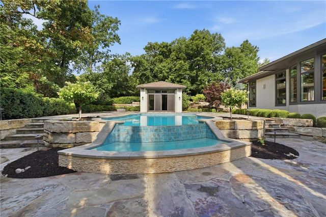 100 Dunhill Court, Loch Lloyd, MO 64012