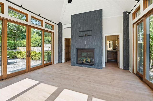 100 Dunhill Court, Loch Lloyd, MO 64012