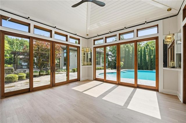 100 Dunhill Court, Loch Lloyd, MO 64012