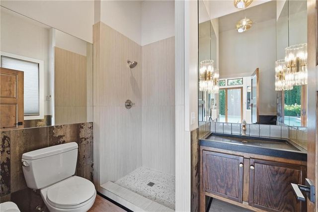 100 Dunhill Court, Loch Lloyd, MO 64012