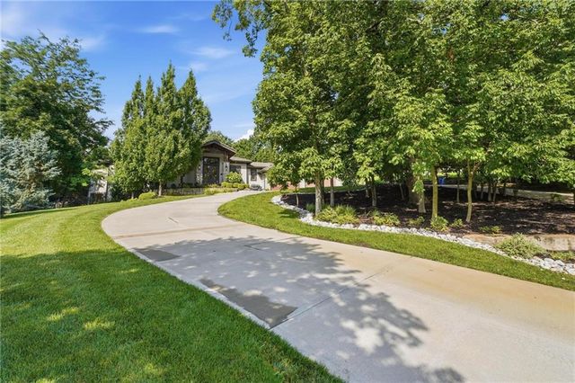 100 Dunhill Court, Loch Lloyd, MO 64012
