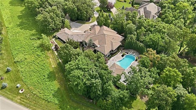 100 Dunhill Court, Loch Lloyd, MO 64012