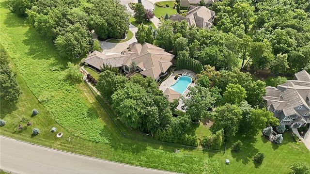 100 Dunhill Court, Loch Lloyd, MO 64012