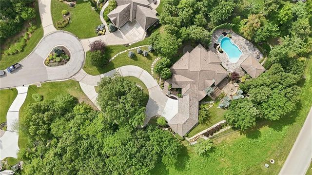 100 Dunhill Court, Loch Lloyd, MO 64012