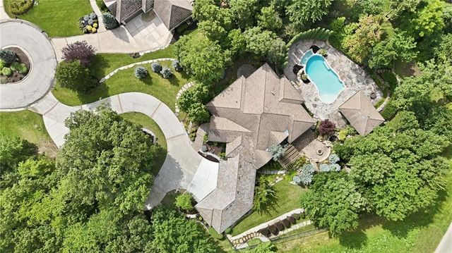 100 Dunhill Court, Loch Lloyd, MO 64012