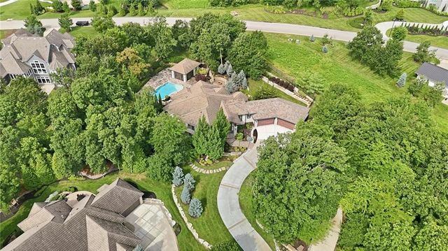 100 Dunhill Court, Loch Lloyd, MO 64012