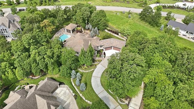 100 Dunhill Court, Loch Lloyd, MO 64012
