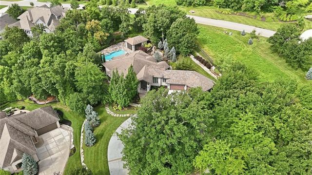 100 Dunhill Court, Loch Lloyd, MO 64012