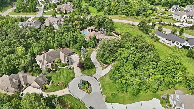 100 Dunhill Court, Loch Lloyd, MO 64012