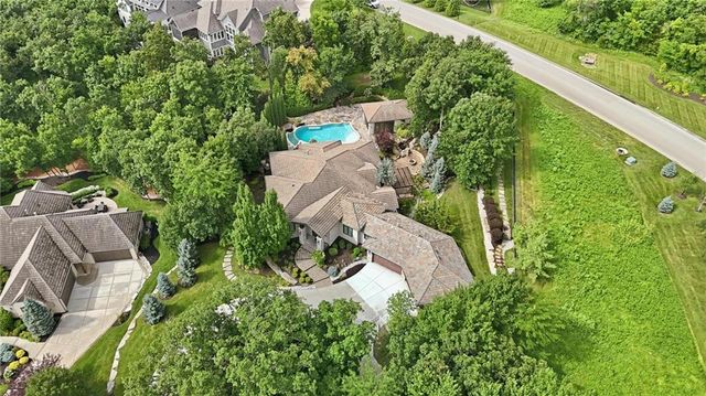 100 Dunhill Court, Loch Lloyd, MO 64012