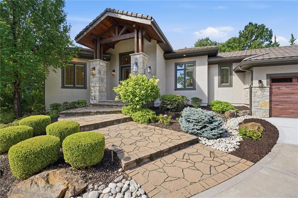 100 Dunhill Court, Loch Lloyd, MO 64012