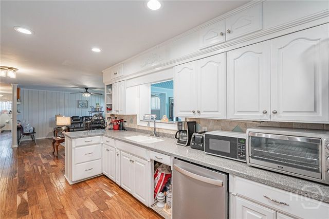 124 Drennon Drive, Jesup, GA 31545