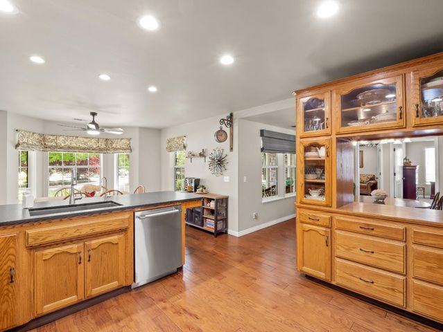 1565 S Highland Avenue, Sanger, CA 93657