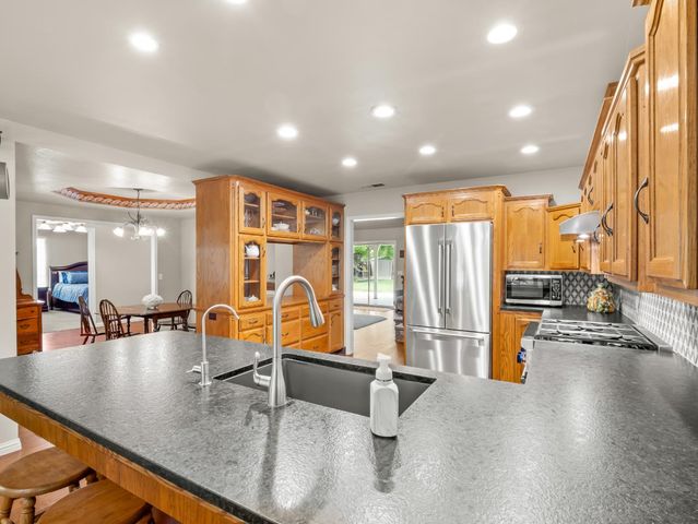 1565 S Highland Avenue, Sanger, CA 93657