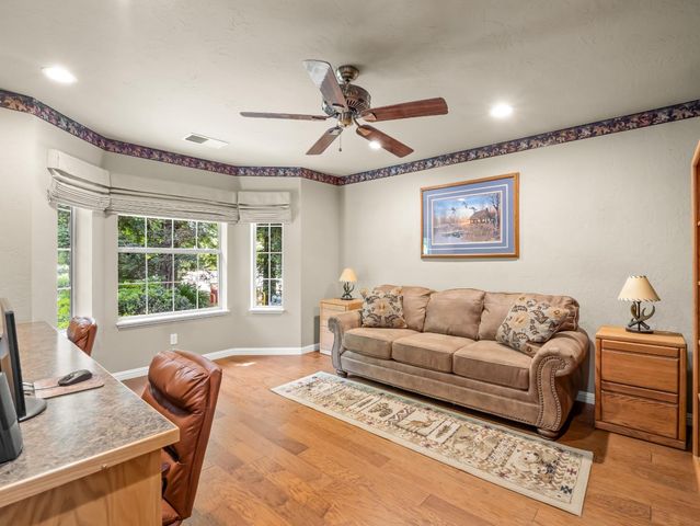 1565 S Highland Avenue, Sanger, CA 93657