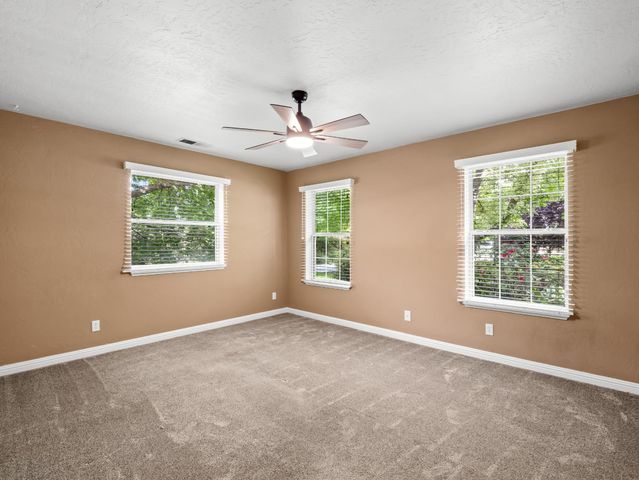 1565 S Highland Avenue, Sanger, CA 93657