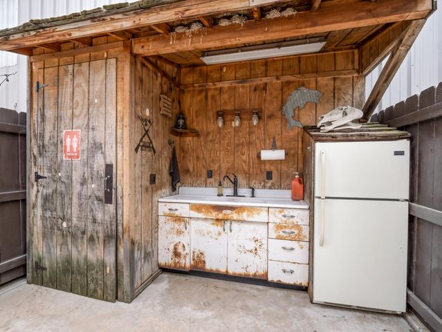 1565 S Highland Avenue, Sanger, CA 93657