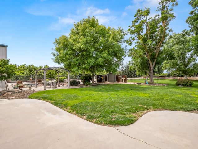 1565 S Highland Avenue, Sanger, CA 93657