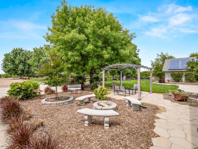 1565 S Highland Avenue, Sanger, CA 93657