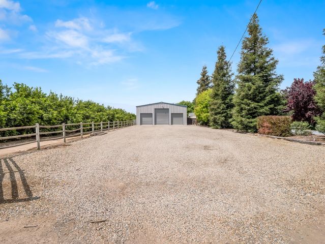 1565 S Highland Avenue, Sanger, CA 93657