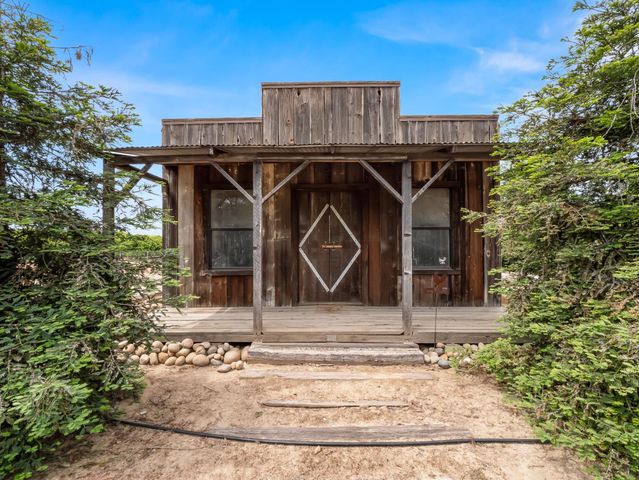 1565 S Highland Avenue, Sanger, CA 93657