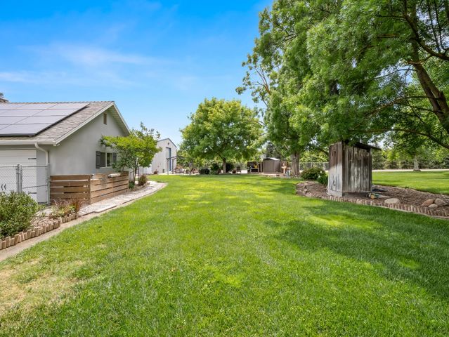 1565 S Highland Avenue, Sanger, CA 93657