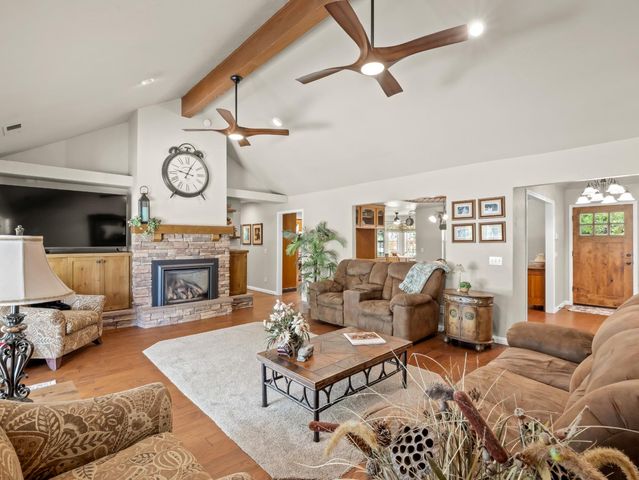 1565 S Highland Avenue, Sanger, CA 93657