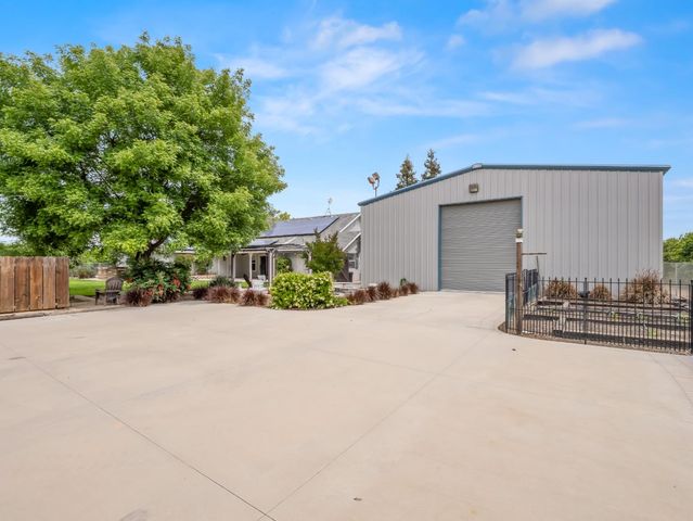 1565 S Highland Avenue, Sanger, CA 93657