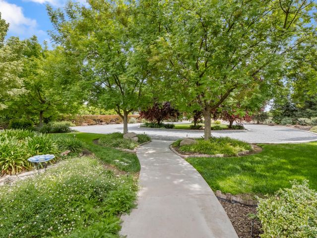 1565 S Highland Avenue, Sanger, CA 93657