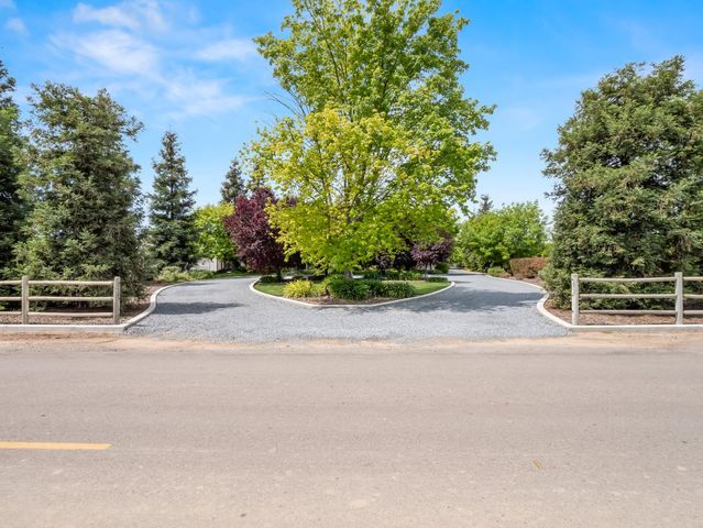 1565 S Highland Avenue, Sanger, CA 93657