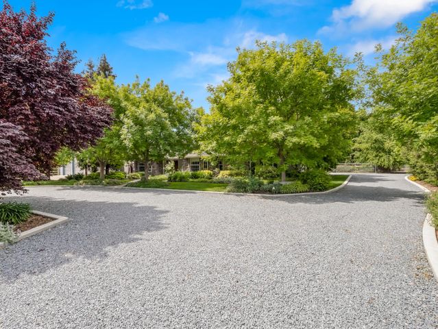 1565 S Highland Avenue, Sanger, CA 93657