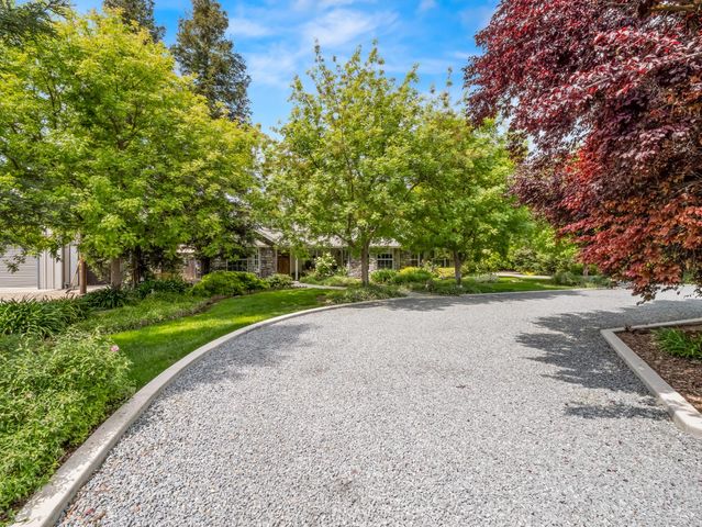 1565 S Highland Avenue, Sanger, CA 93657