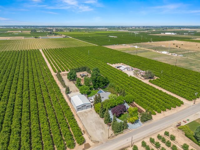 1565 S Highland Avenue, Sanger, CA 93657