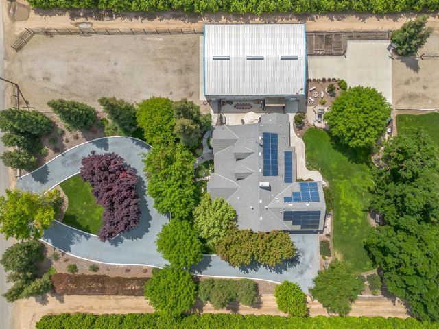 1565 S Highland Avenue, Sanger, CA 93657