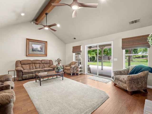 1565 S Highland Avenue, Sanger, CA 93657