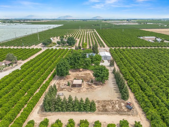 1565 S Highland Avenue, Sanger, CA 93657