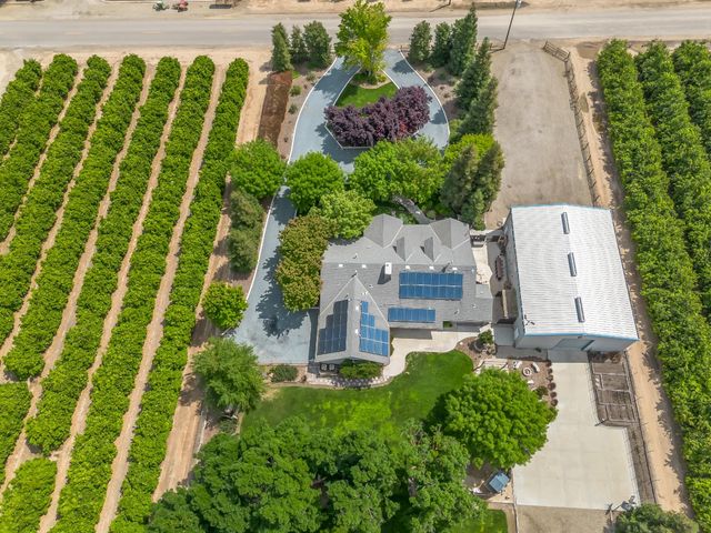 1565 S Highland Avenue, Sanger, CA 93657