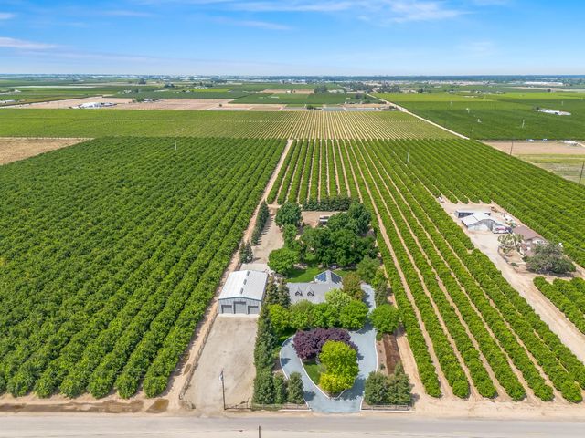 1565 S Highland Avenue, Sanger, CA 93657