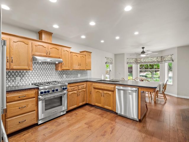 1565 S Highland Avenue, Sanger, CA 93657