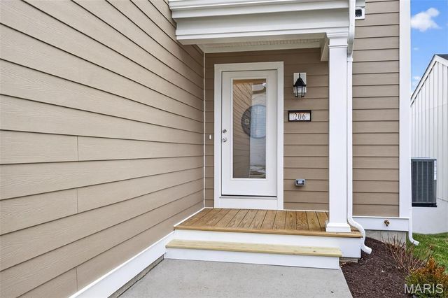 206 Marais Temps Clair Way, St Charles, MO 63301