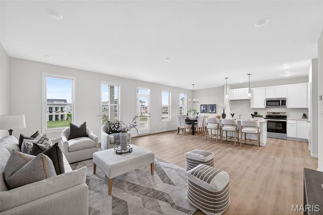 206 Marais Temps Clair Way, St Charles, MO 63301