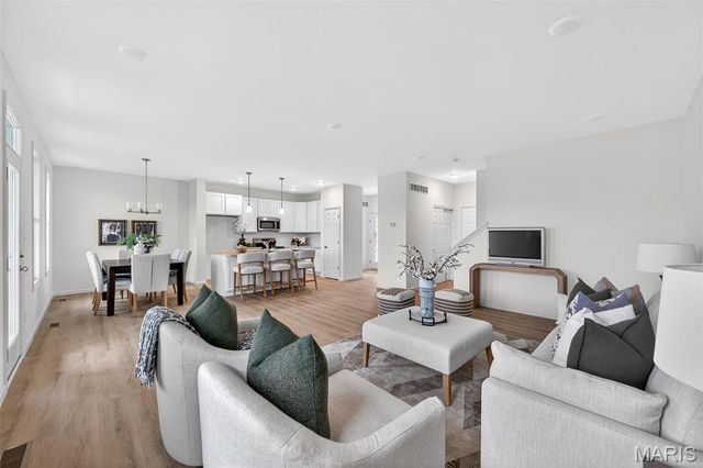 206 Marais Temps Clair Way, St Charles, MO 63301